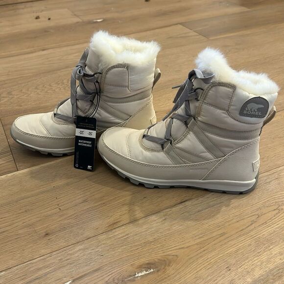 New Sorel Fawn Whitney Short Lace Waterproof Boots temp rating: -25°F/-32°C - Picture 2 of 5